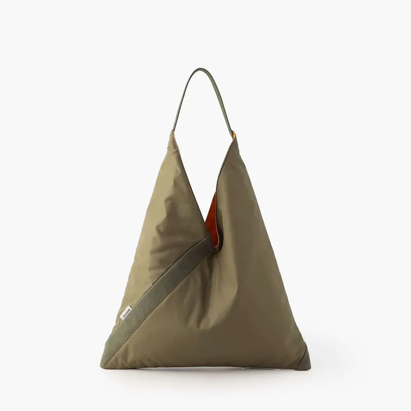 Tilt Triangle Tote ( Made In Japan 🇯🇵 ) 1